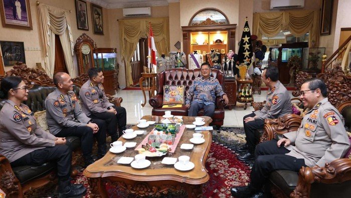 Kadiv Humas Polri dan Jajaran Anjangsana ke Jenderal Purnawirawan Da’i Bachtiar